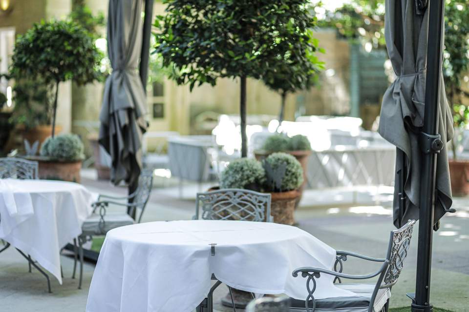 Hotel d'Europe - Hotel de Luxe Avignon, table du restaurant